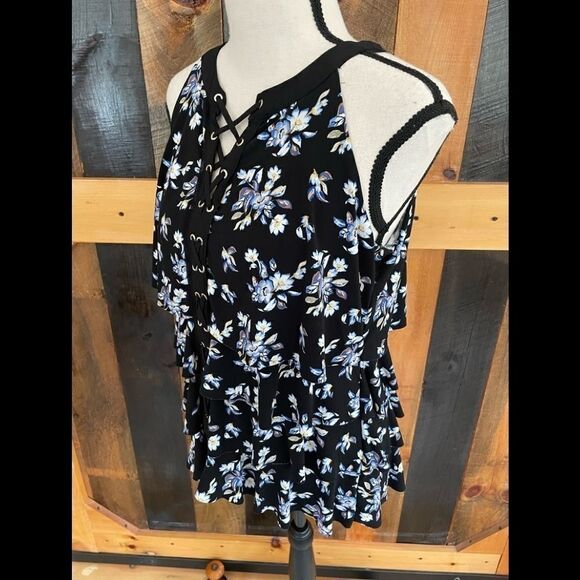 WHITE House Black Market layered ruffle lace up front top, size Small - Picture 5 of 5